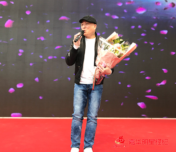 湯鎮(zhèn)業(yè)空降浙江,活動現(xiàn)場親切互動 湯鎮(zhèn)業(yè)空降浙江,活動現(xiàn)場親切互動