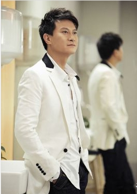  劉錫明出席廣西隆林韓藝美容美發會所旗艦店開業慶典