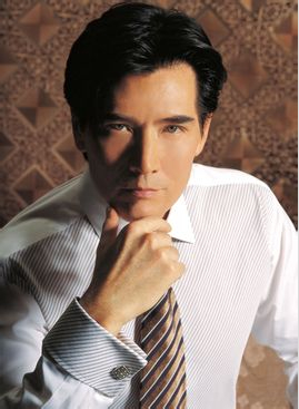 費翔出席大慶駿王美業12周年慶典