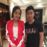 安又琪與經紀人李志合影